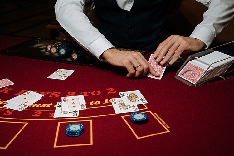 Reasons why you should know how to play Baccarat